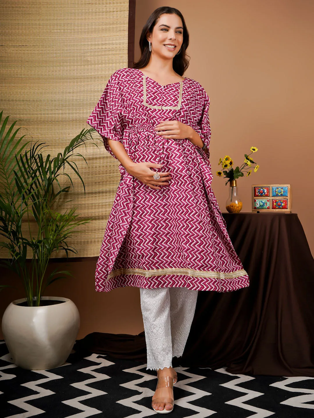 ALIA - PINK AND WHITE GEOMETRIC PRINT MATERNITY KAFTAN WITH EMBROI