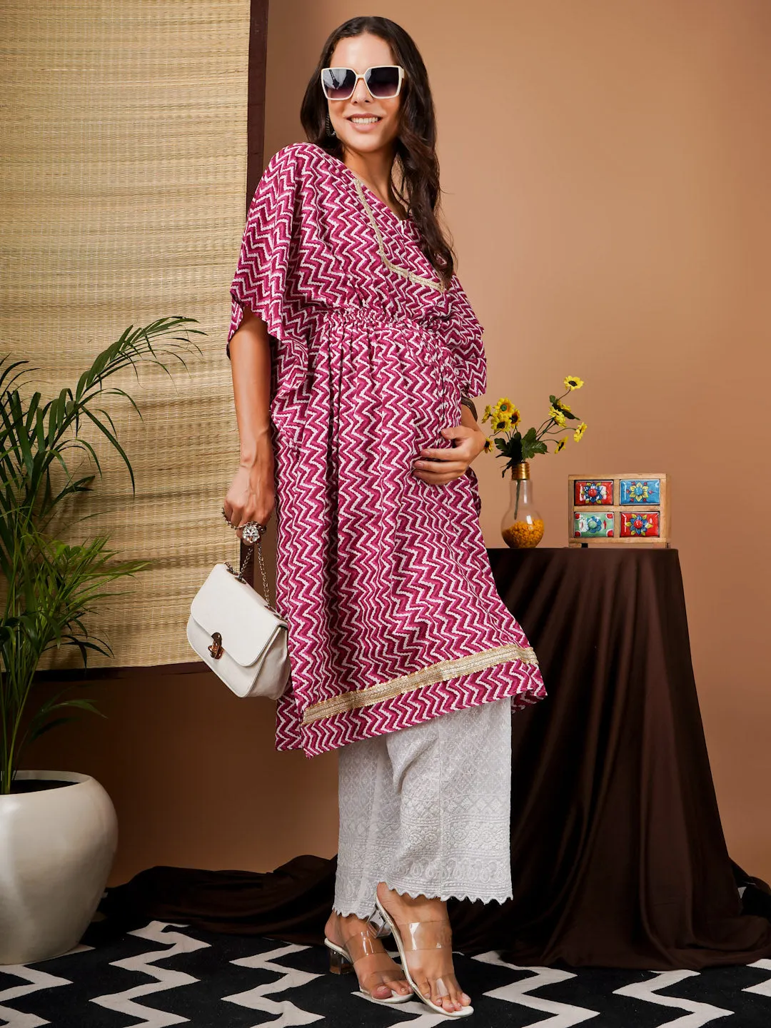 ALIA - PINK AND WHITE GEOMETRIC PRINT MATERNITY KAFTAN WITH EMBROI