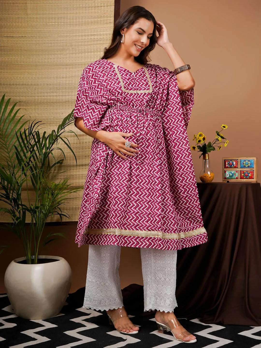 ALIA - PINK AND WHITE GEOMETRIC PRINT MATERNITY KAFTAN WITH EMBROI