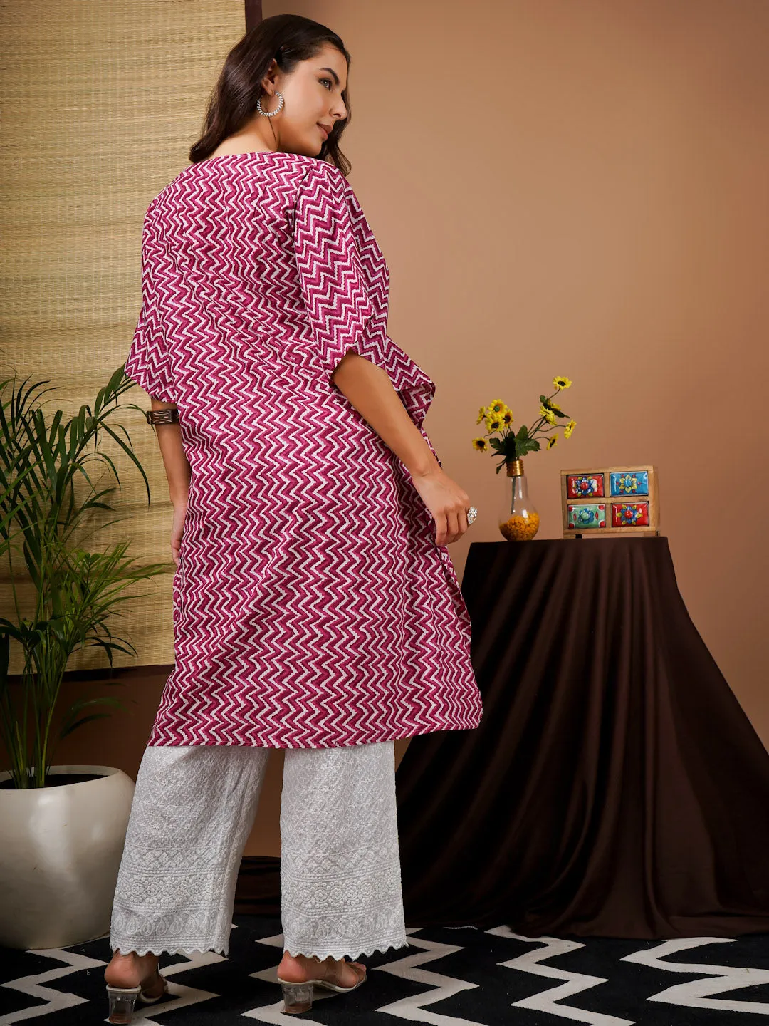 ALIA - PINK AND WHITE GEOMETRIC PRINT MATERNITY KAFTAN WITH EMBROI