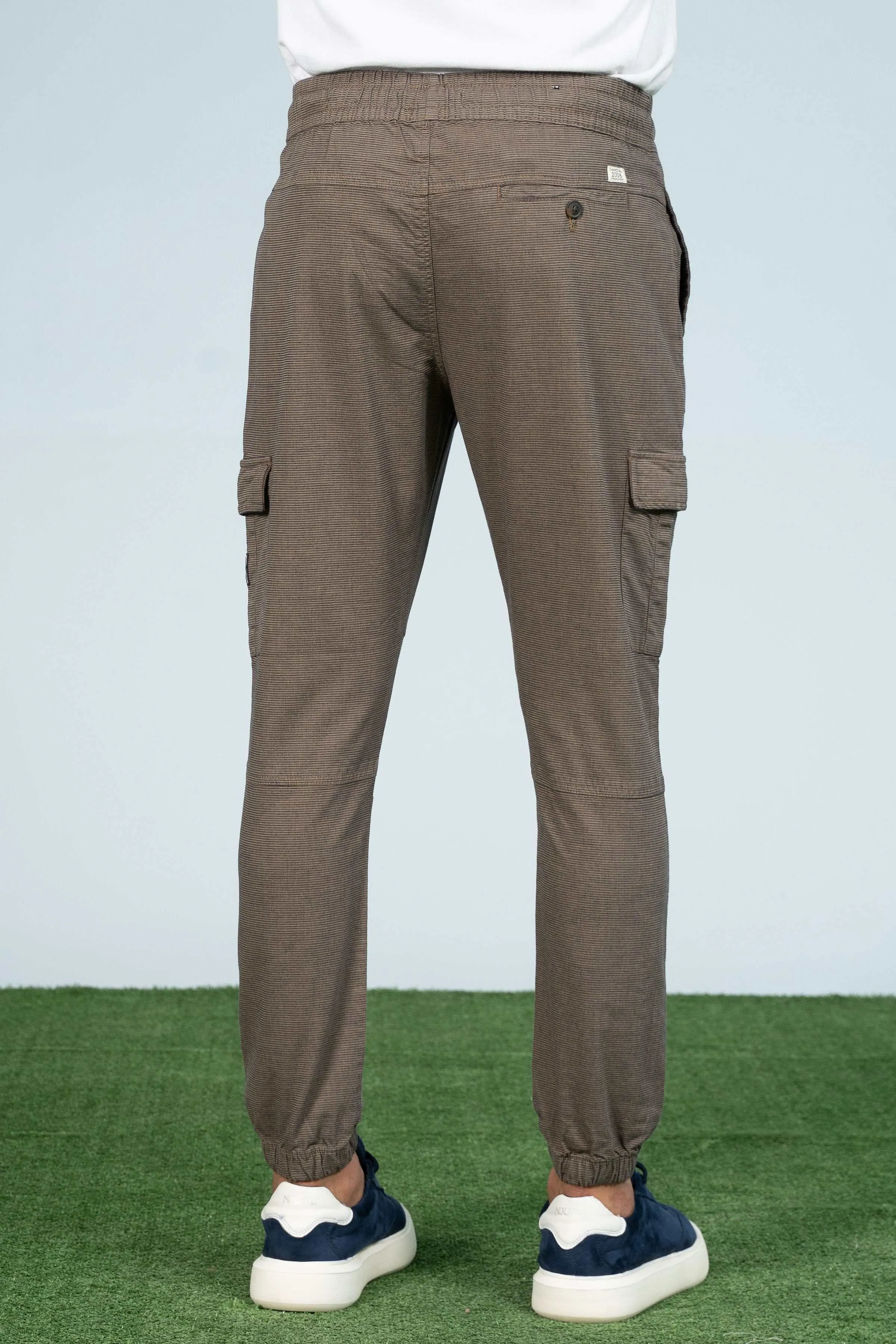 CARGO TEXTURED JOGGER TROUSER BROWN