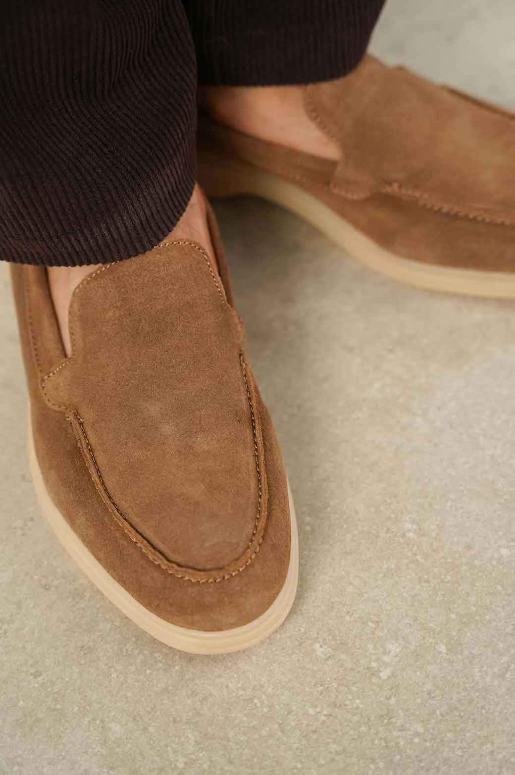 COMFORTABLE LEATHER LOAFERS