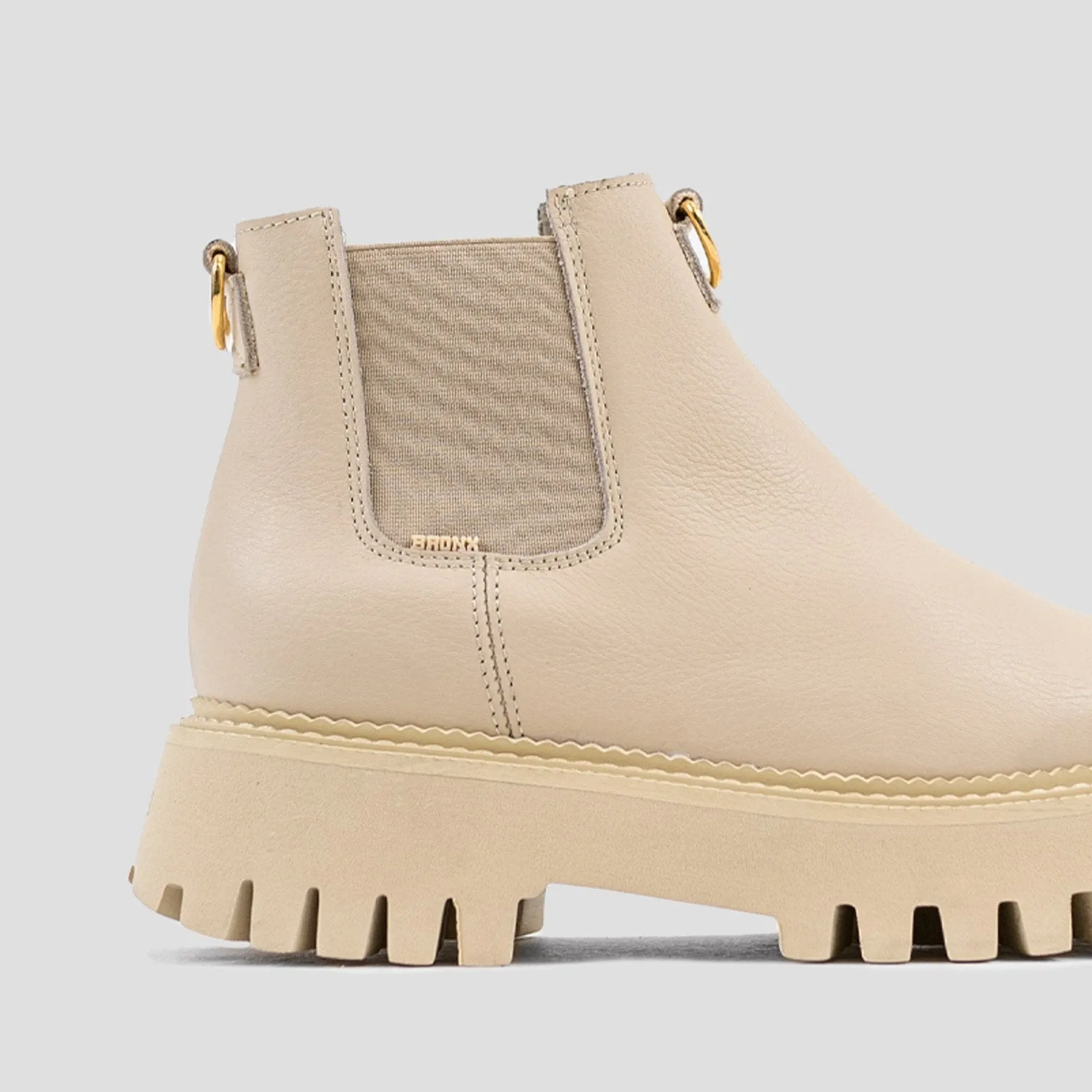 Groovy Chelsea Low Camel Boots