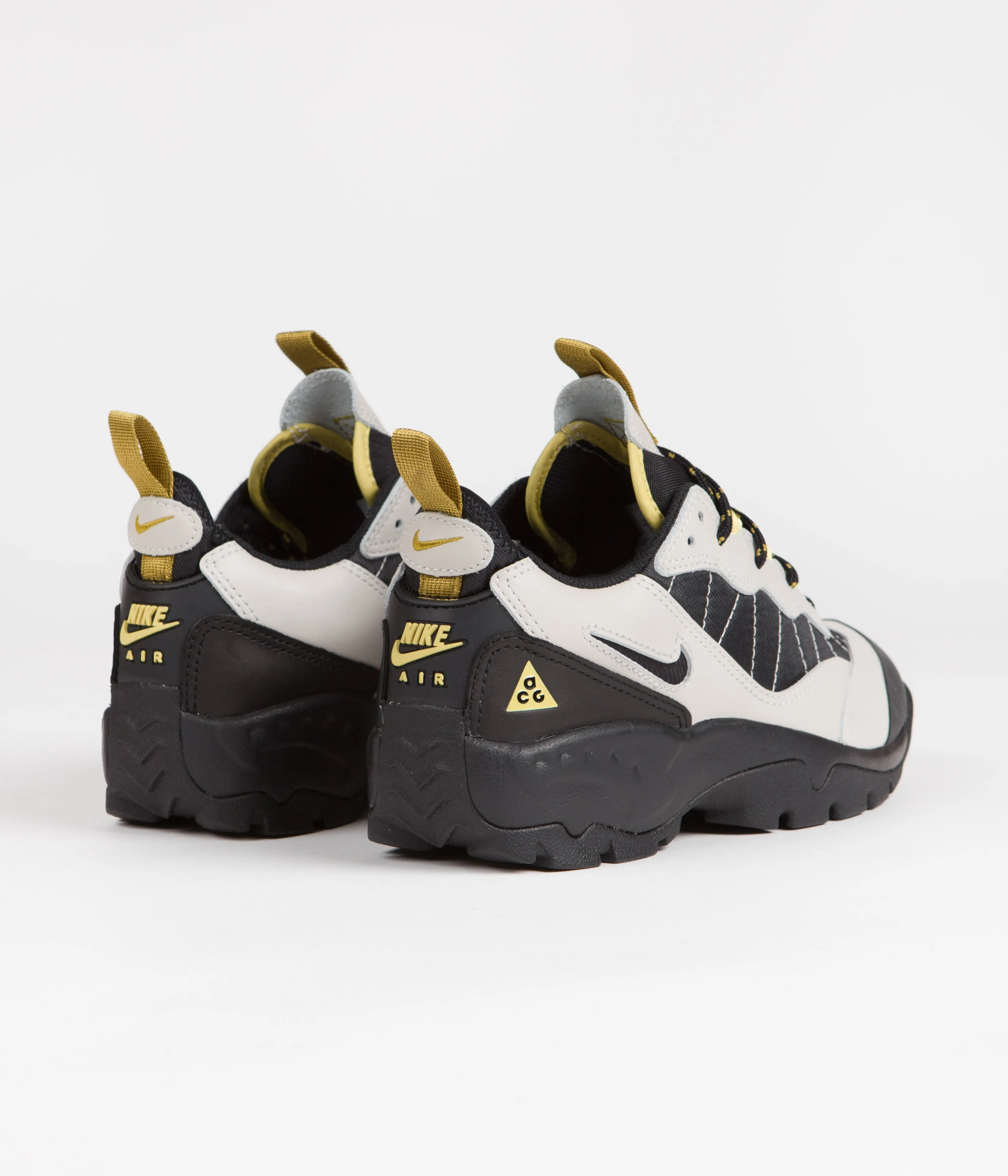 Nike ACG Air Mada Shoes - Light Bone / Black - Celery - Desert Moss