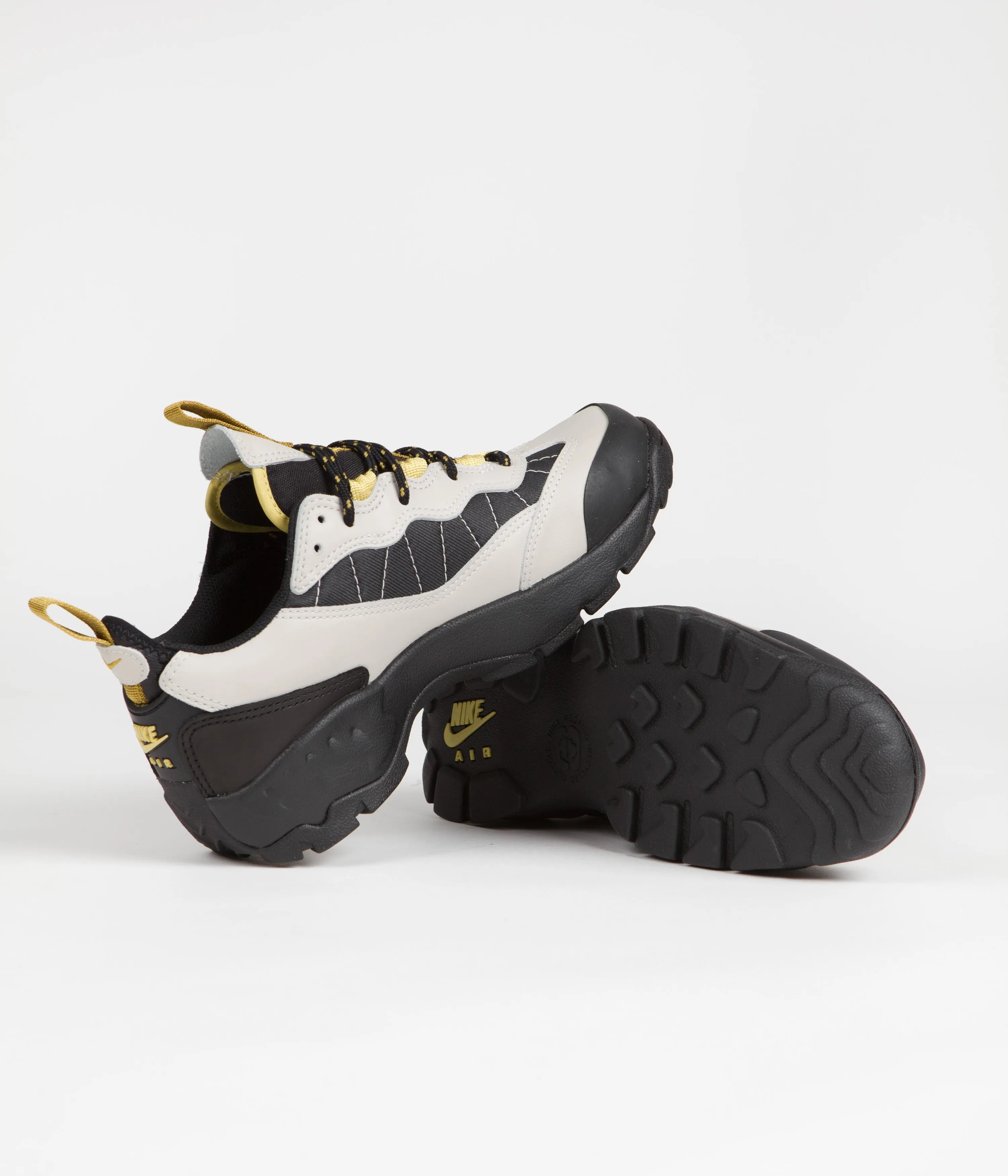 Nike ACG Air Mada Shoes - Light Bone / Black - Celery - Desert Moss