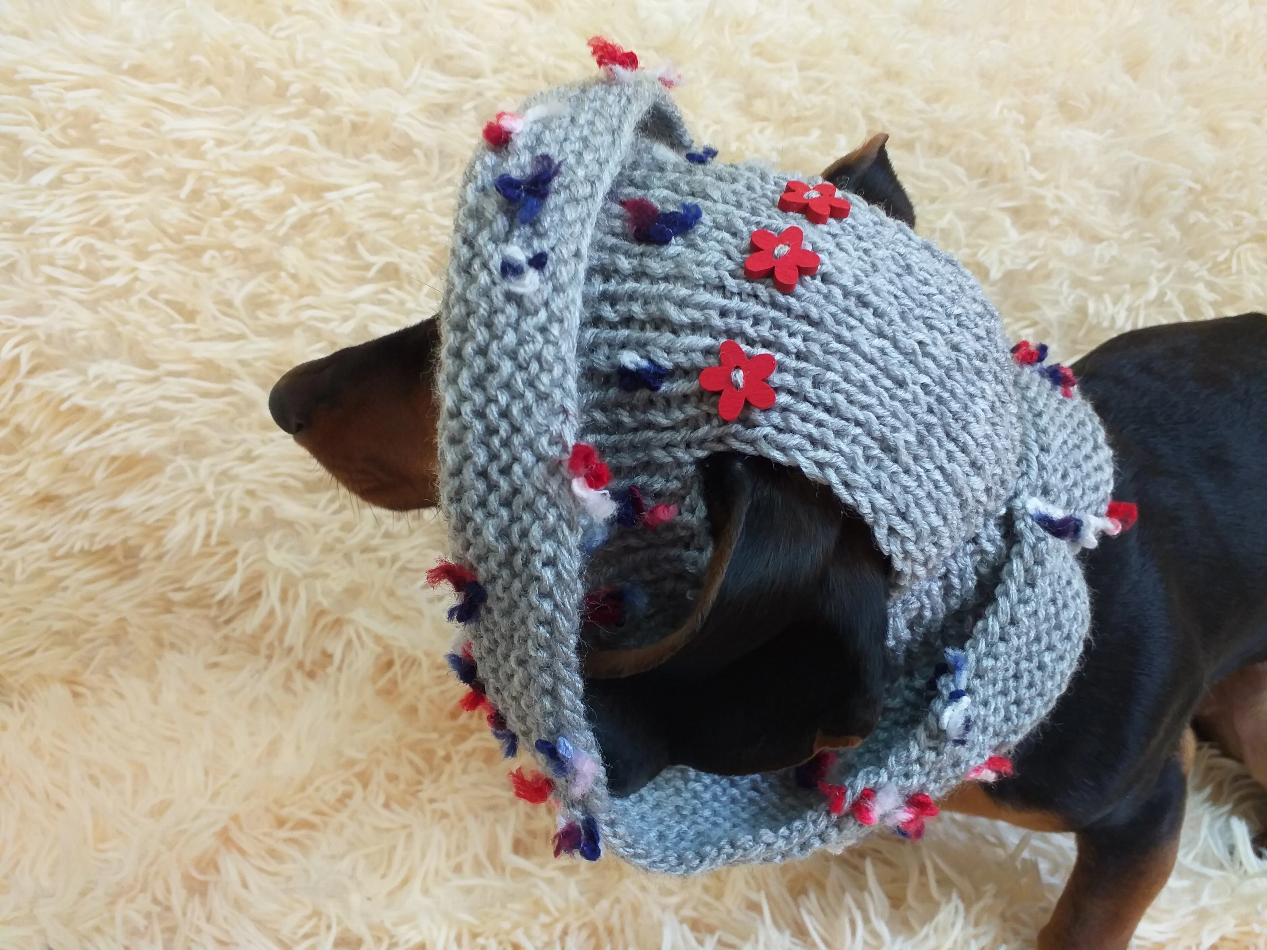 Summer hat for dog with flowers, summer hat with flowers for a dachshund or small dog