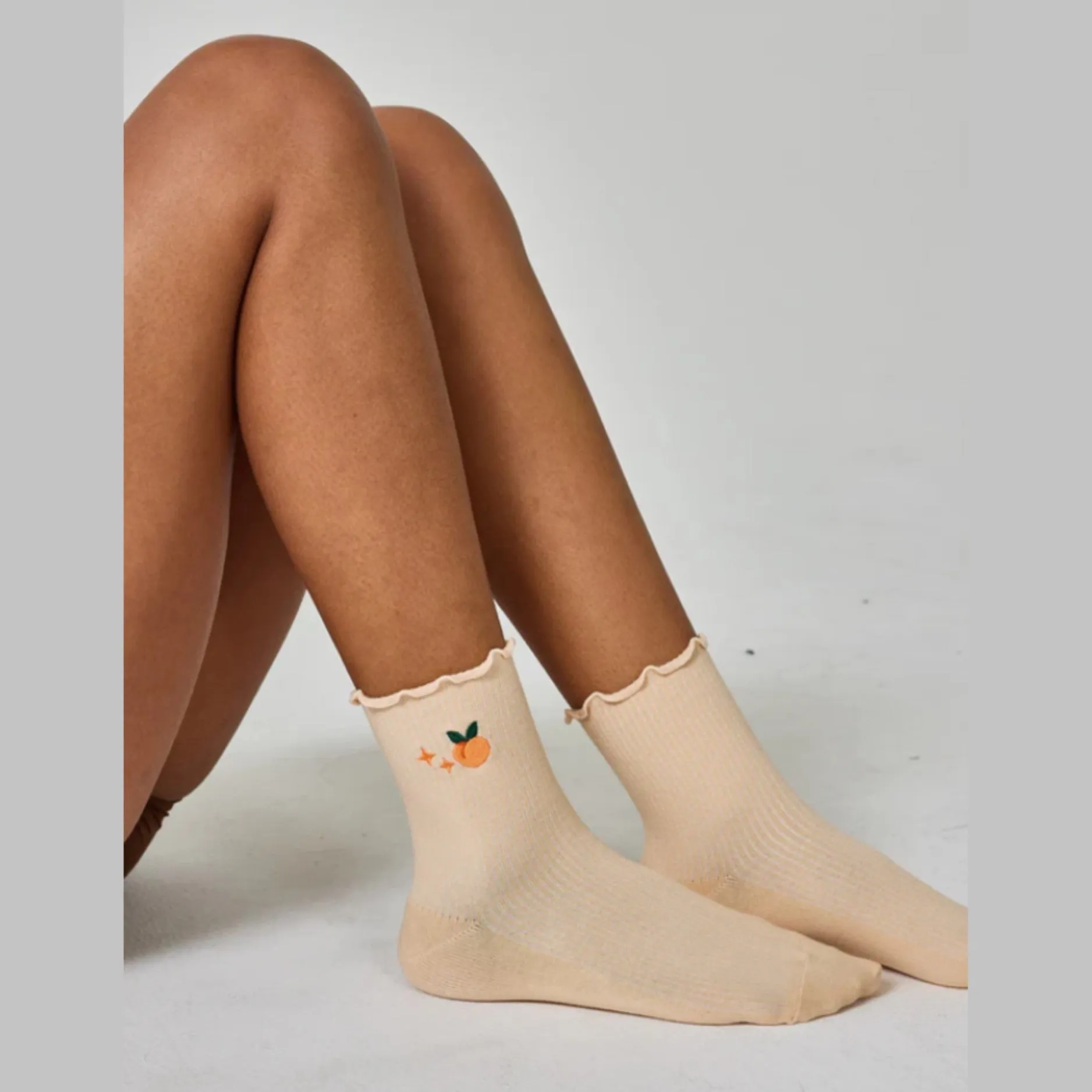 The Peach Ruffle Crew Sock (No Grip)