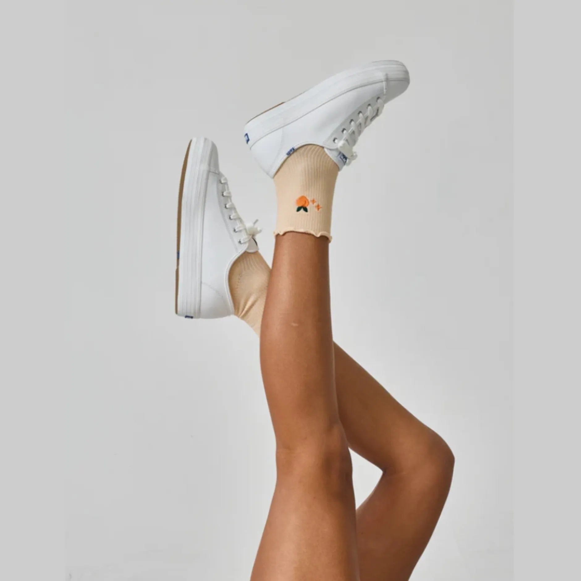 The Peach Ruffle Crew Sock (No Grip)